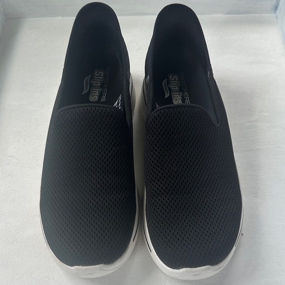 Skechers Women's Black Slip-In Archfit Loafers - Picture 1 of 5